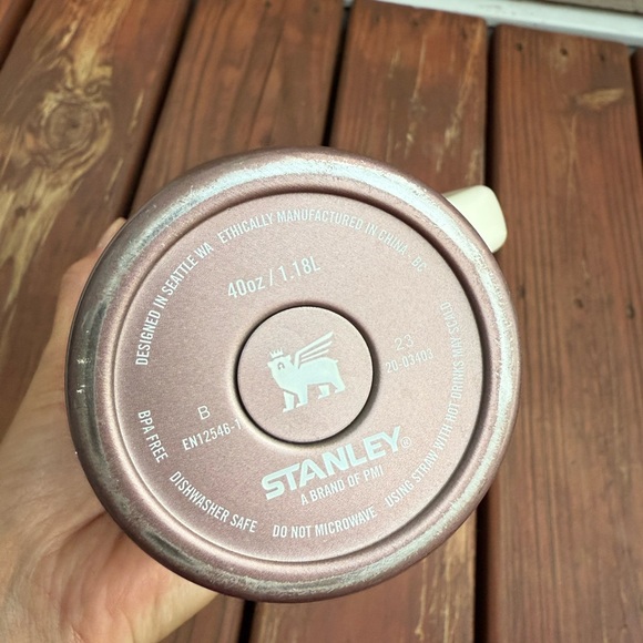 40oz Stanley - Picture 4 of 6